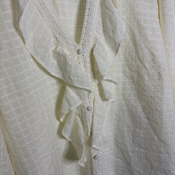 Torrid poet peasant off White Ruffle V-Neck Blouse top ren fair festival sz 4 - Picture 3 of 7